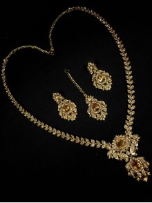 Stonestudded Jewelry Set